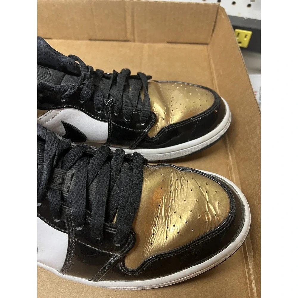 Air Jordan 1 Low Gold Toe Shoes Size 9.5‎ CQ9447-700